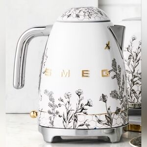 BESTSELLER SMEG Honeycomb Electric Kettle